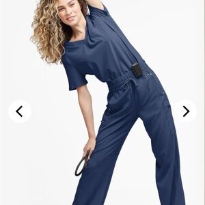 1 pairs of scrubs! Uniform Advantage Ellie easy stretch top and bottom M